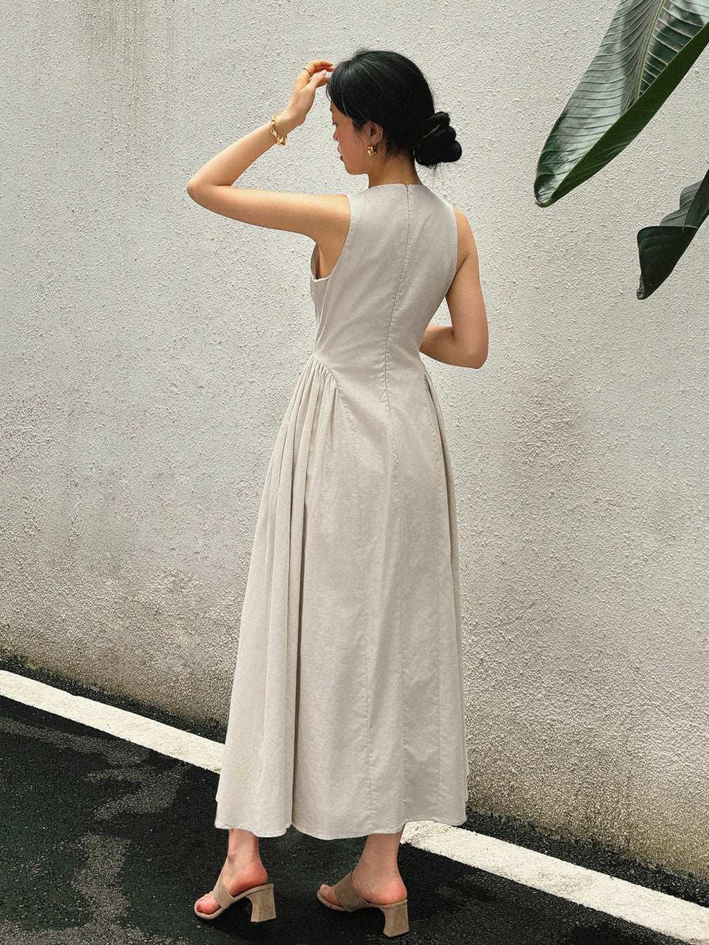 Sleeveless Keyhole Midi Dress