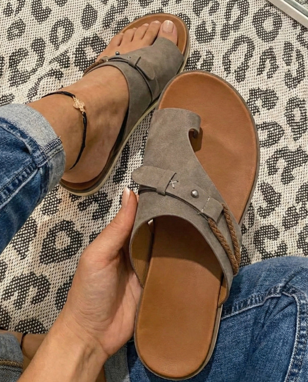 Women’s Flat Toe Loop Sandals